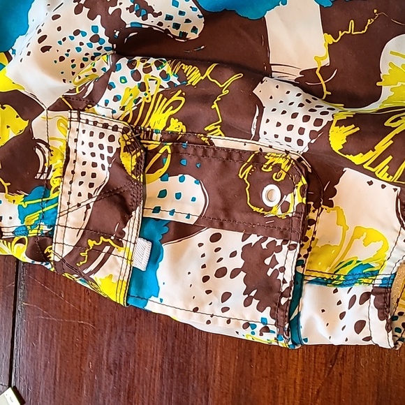 Like new 5 pocket men's shorts/ swim trunks. Mesh interior. - Picture 3 of 12